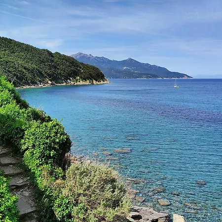 Scoglio Bianco 3* بورتوفيرّايو