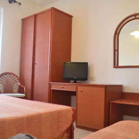 Scoglio Bianco 3* بورتوفيرّايو