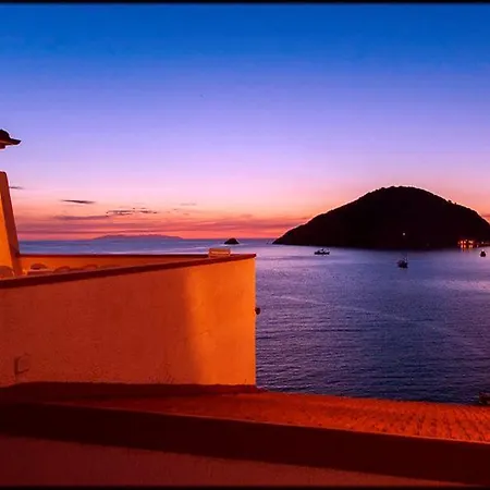 Scoglio Bianco 3* Portoferraio