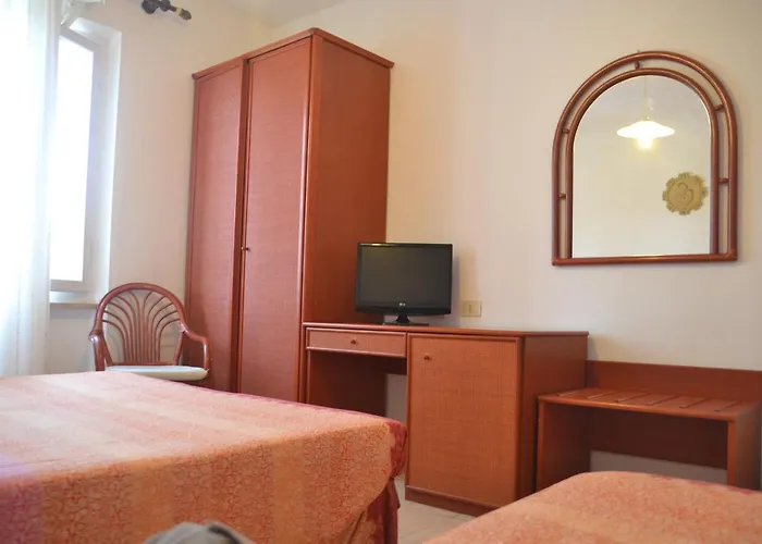 Scoglio Bianco 3* Портоферрайо