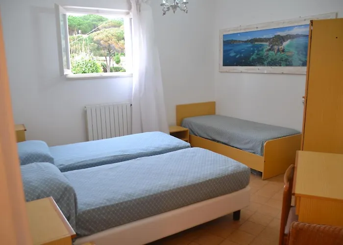 Scoglio Bianco 3* بورتوفيرّايو